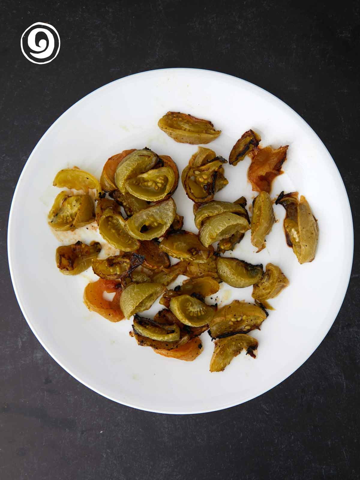 A plate with green tomatoes.