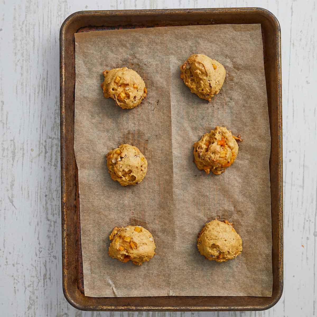The baking sheet with the cookies fully baked.