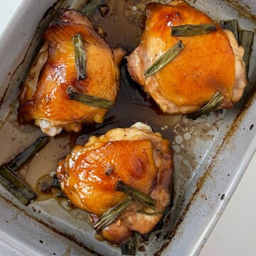 Baked chicken thighs with soy sauce.