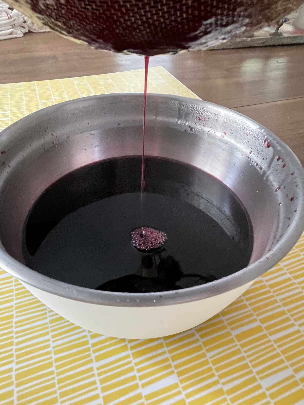 Image of the juice coming out through the bottom of the sieve.