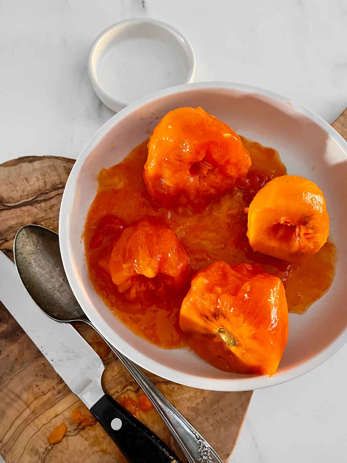 Scooped out flesh of the persimmons in a bowl.