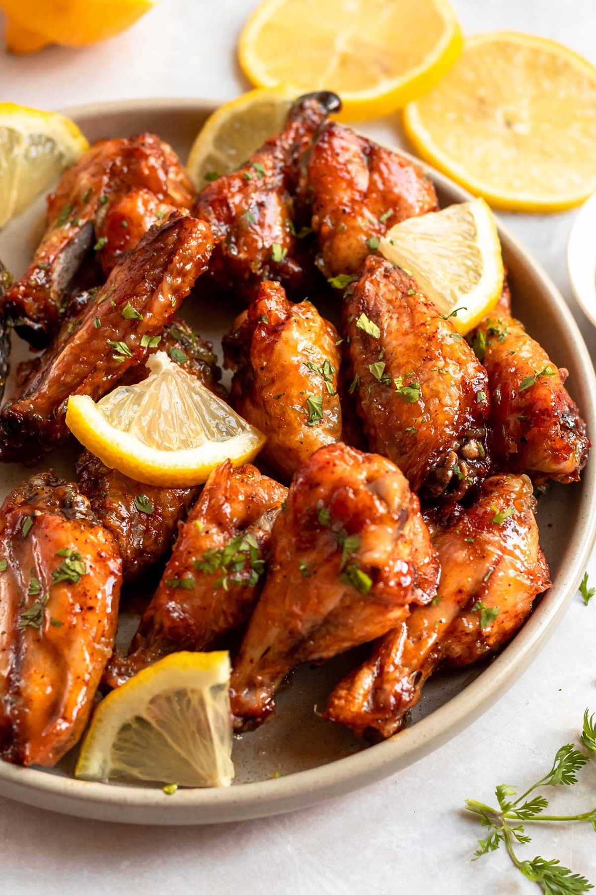 Golden chicken wings with a sauce of honey and lemon pepper.