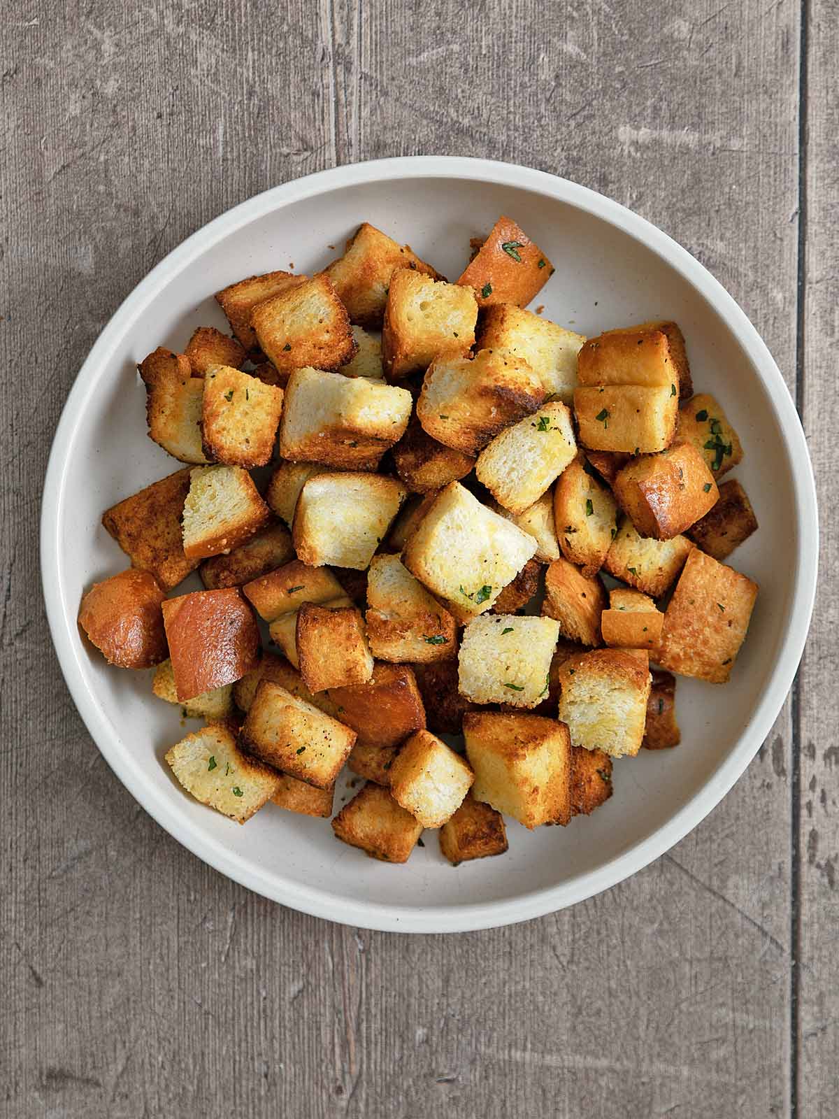 Finished golden brown and crispy bread cubes.