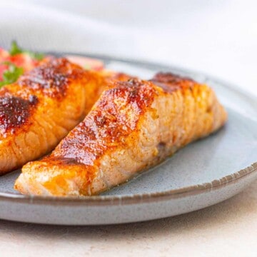 Fully cooked salmon fitets on a serving plate.