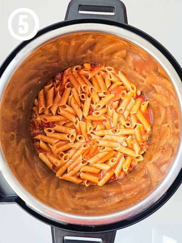 An instant pot filled with pasta and tomato sauce.