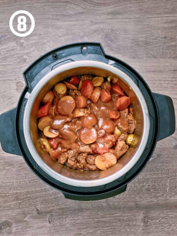 An instant pot filled with meat and vegetables.